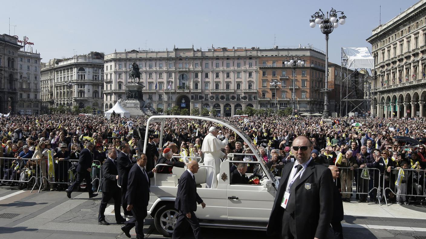 L'arrivo del Pontefice in Piazza Duomo