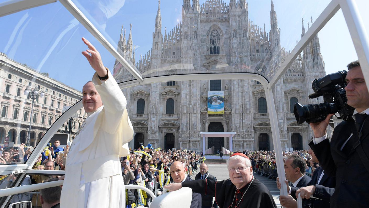 Papa Francesco arriva in Piazza Duomo