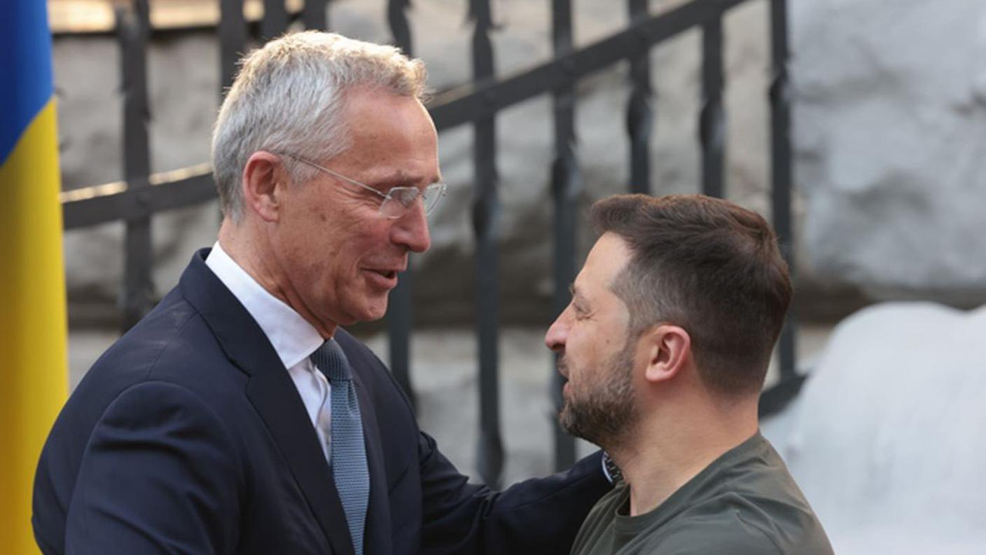 Jens Stoltenberg accoglie Volodymyr Zelensky a Bruxelles 