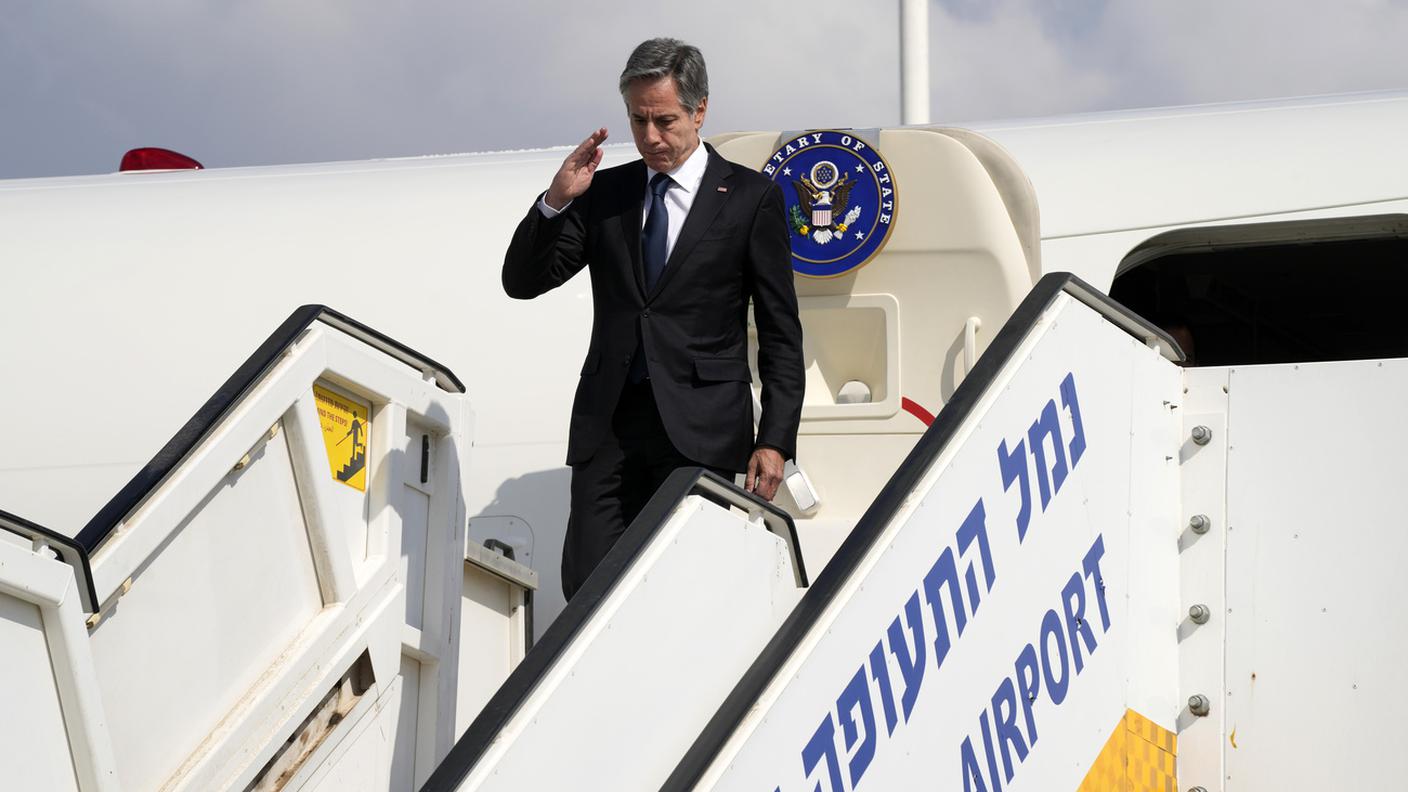 L'arrivo di Antony Blinken all'aeroporto di Tel Aviv
