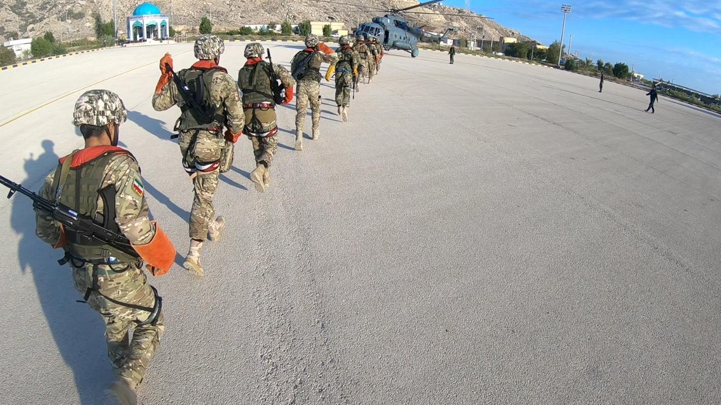 Truppe del Corpo dei Guardiani della Rivoluzione Islamica iraniana.JPG