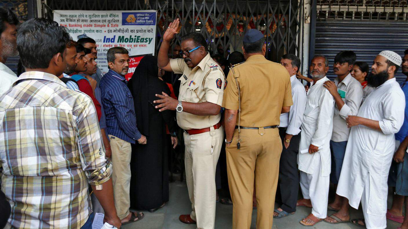 Poliziotti indiani indagano dopo lo stupro di una turista, avvenuto domenica