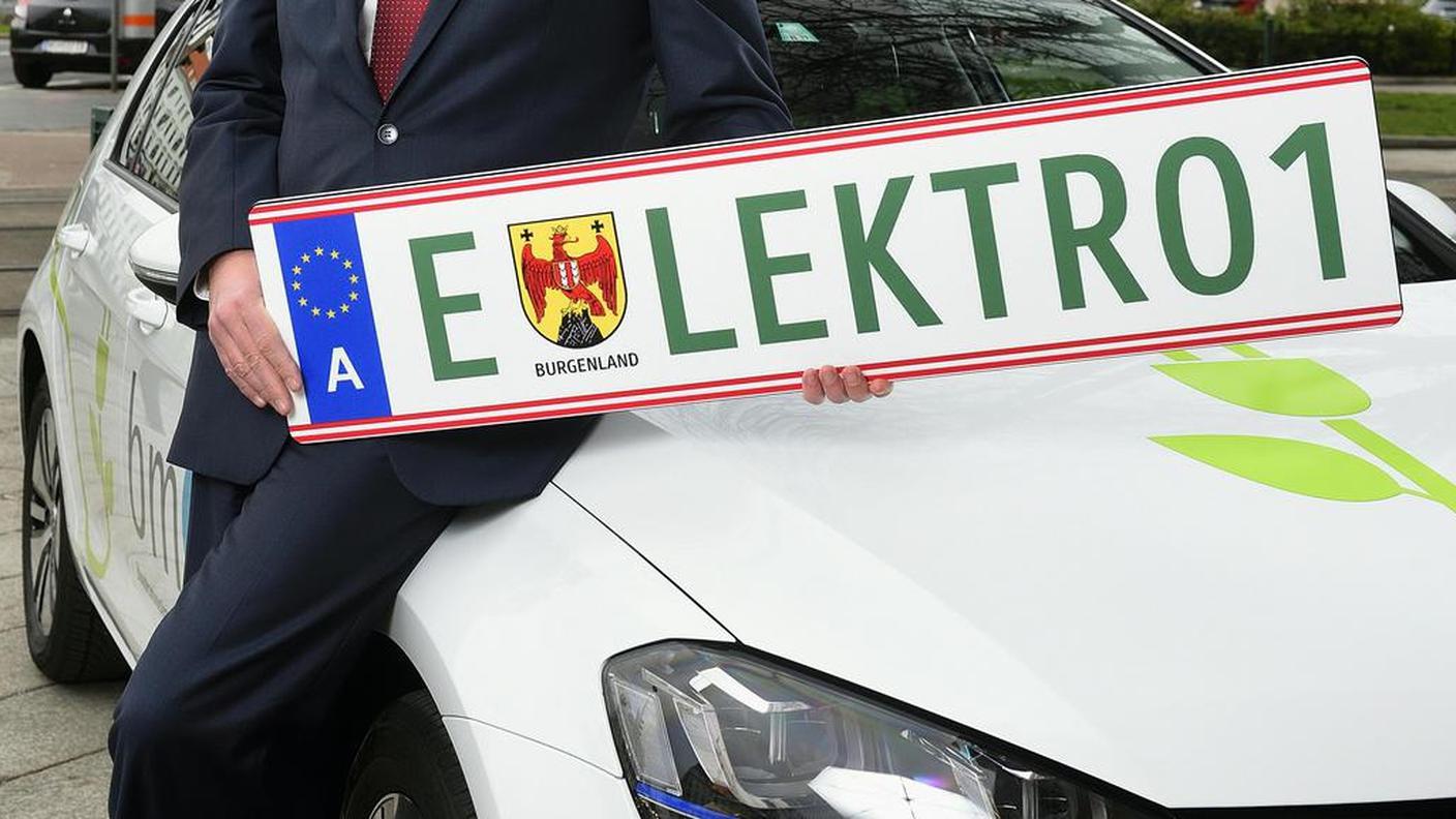 Auto elettriche verdi fino alla targa