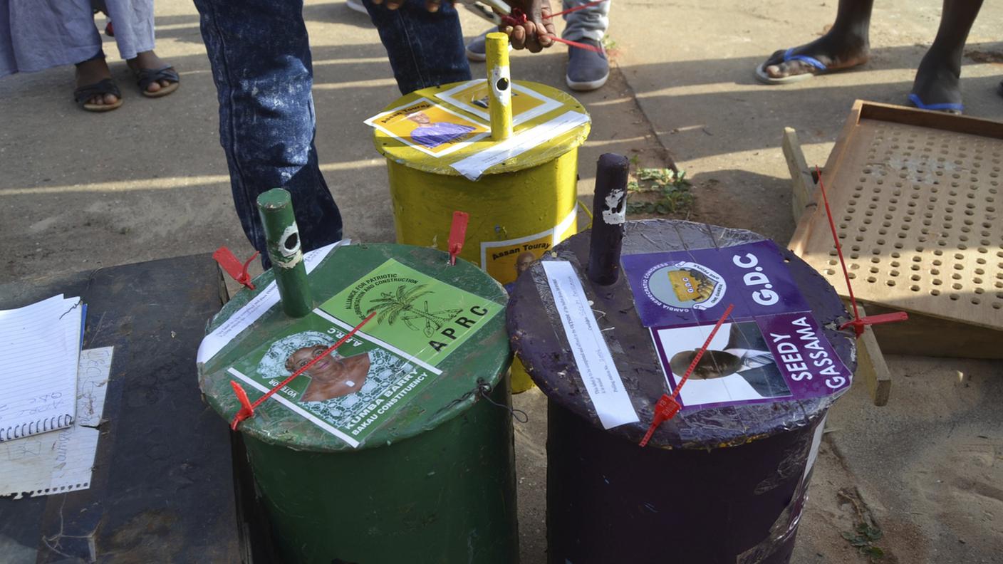 Le urne in versione gambiana