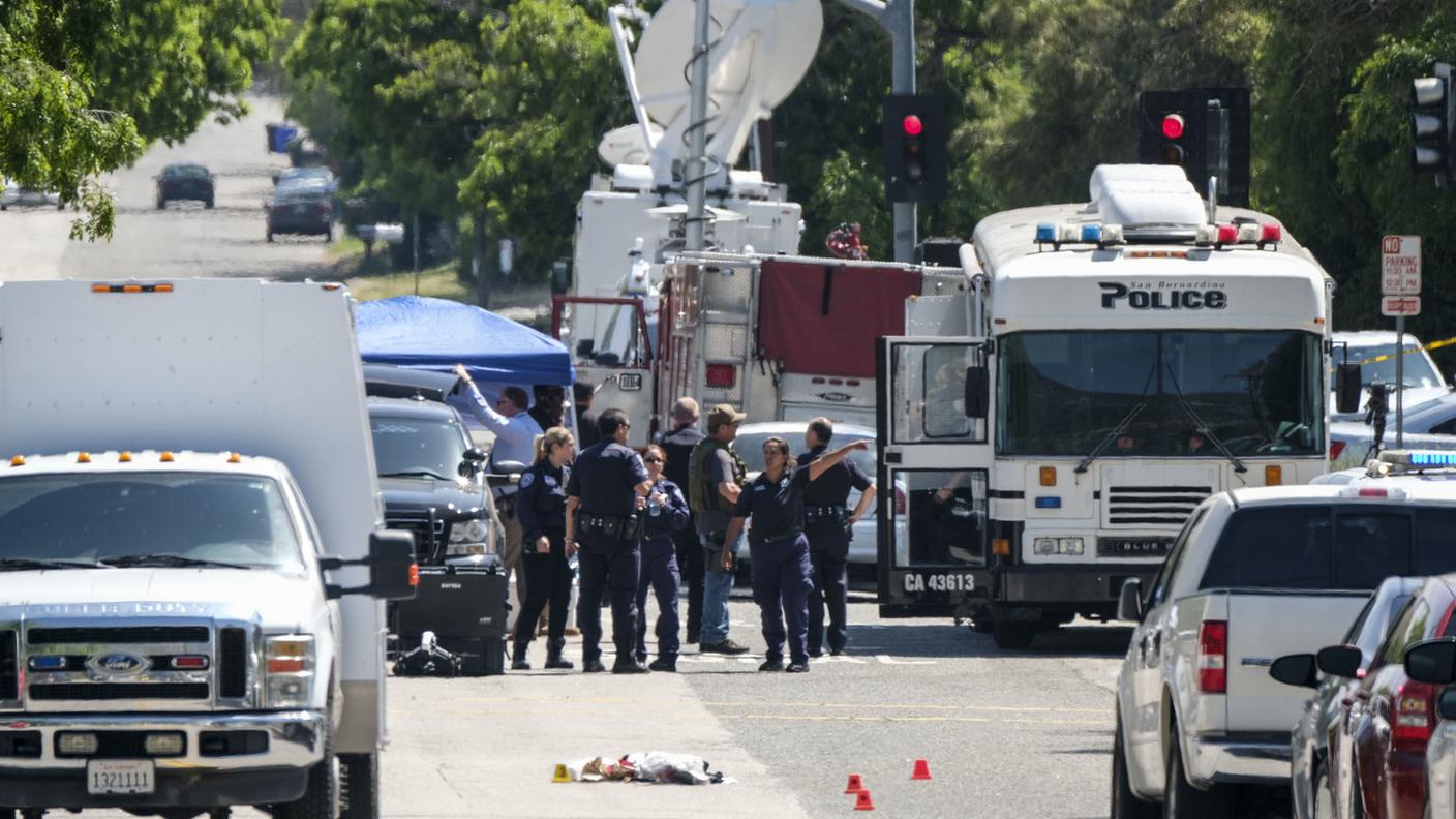 Gli agenti intervenuti alla North Park School di San Bernardino