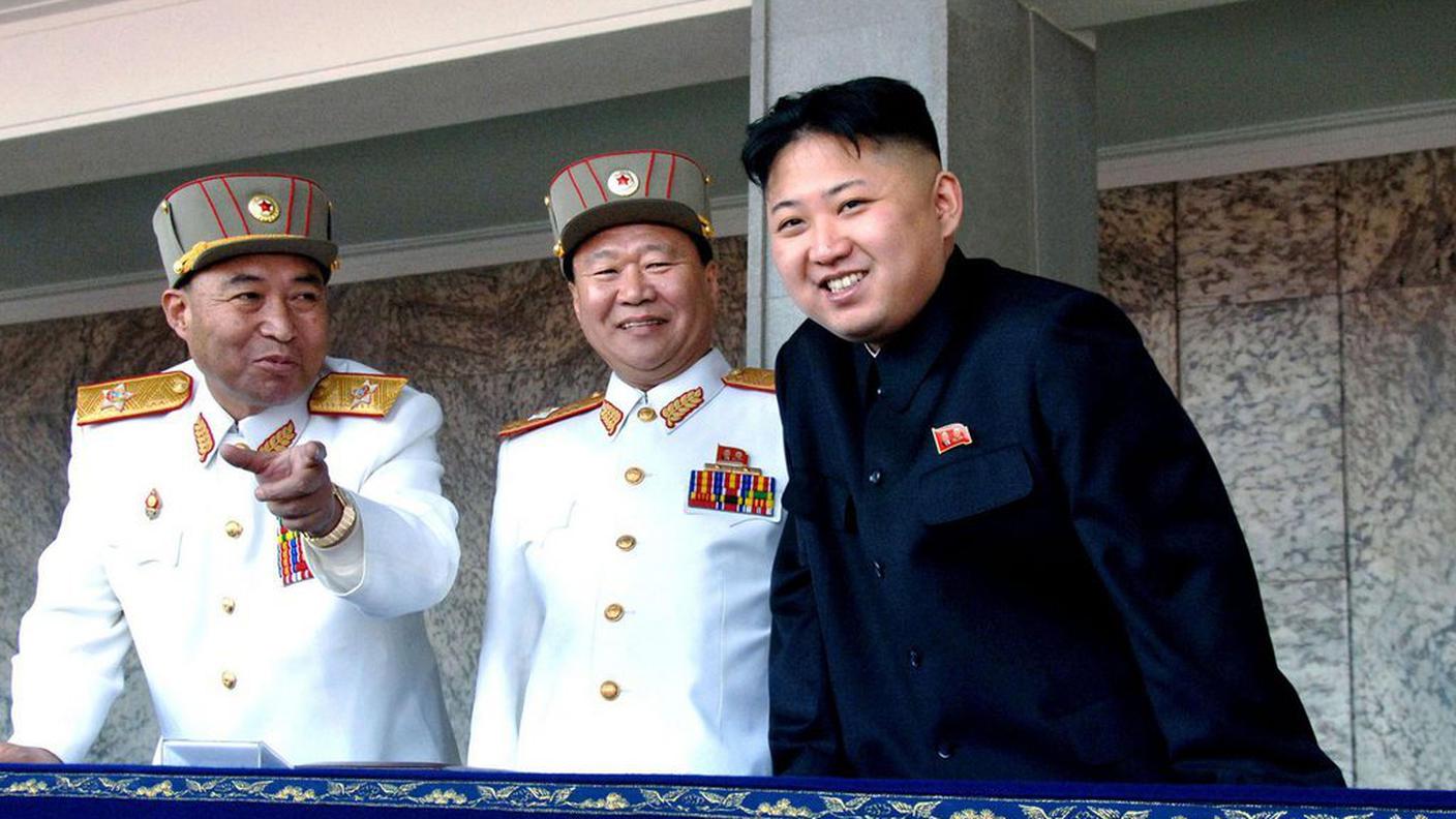 Kim Yong Un e Ri Yong Ho (1° a sin.) Corea del Nord 15.4.2012, Ky_.jpg