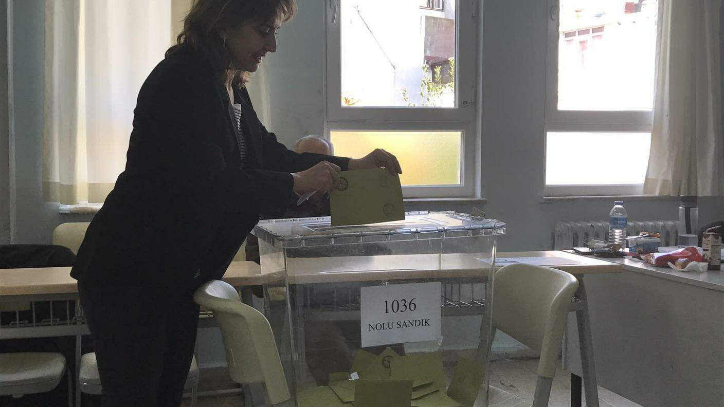 In un seggio elettorale di Istanbul
