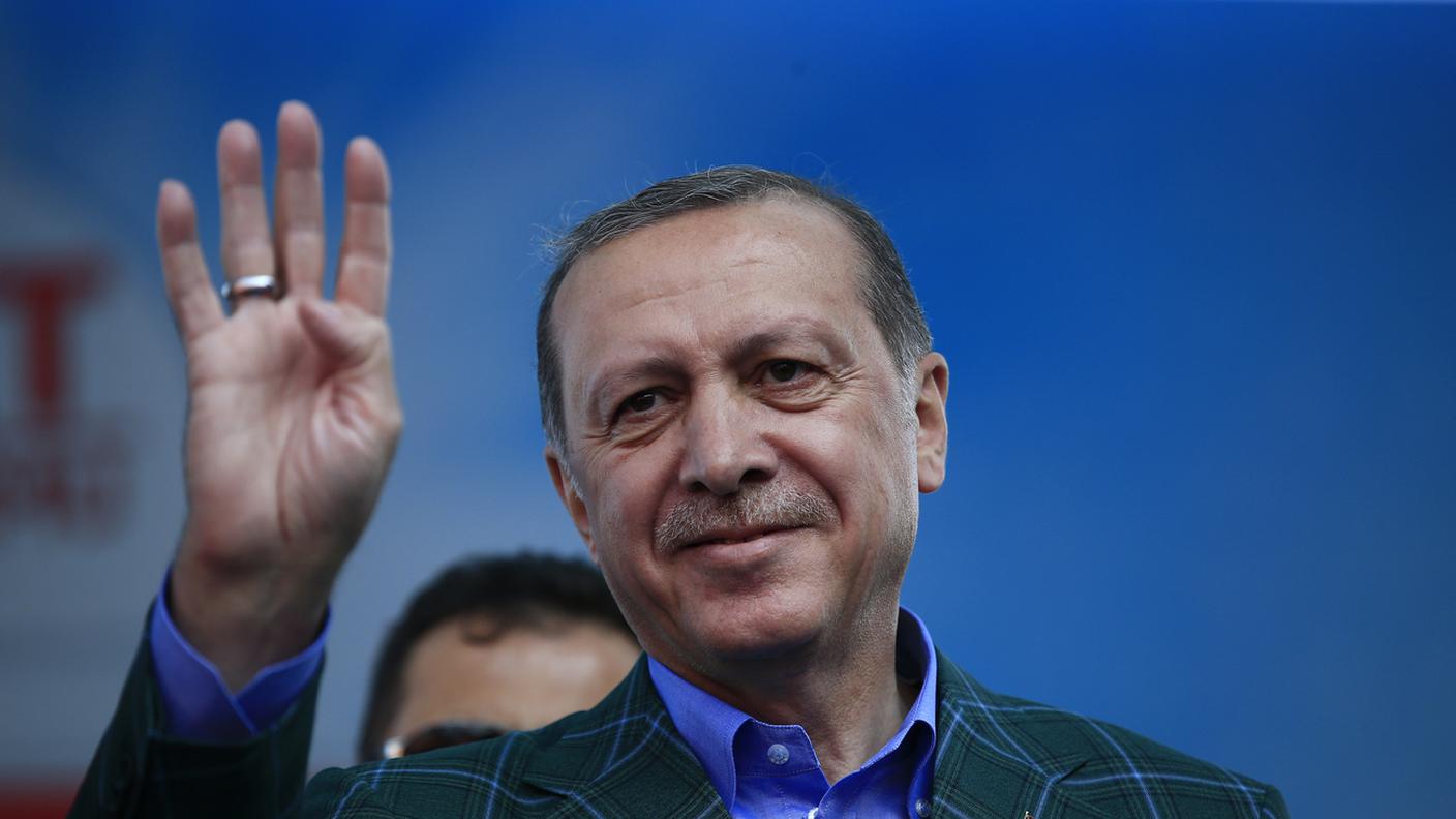 Erdogan saluta il suo popolo