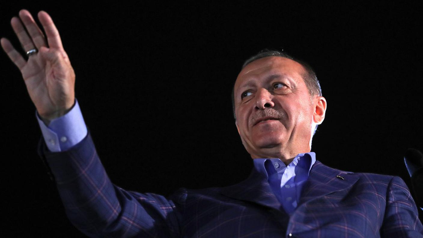 Il presidente acclamato a Istanbul