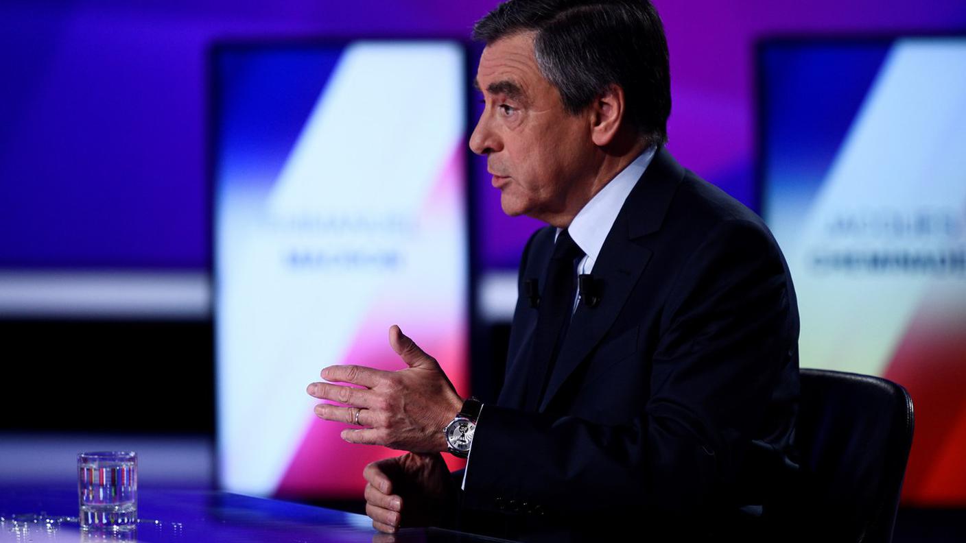 François Fillon, a seguito della sparatoria di ieri sera a Parigi, ha proposto la sospensione della campagna
