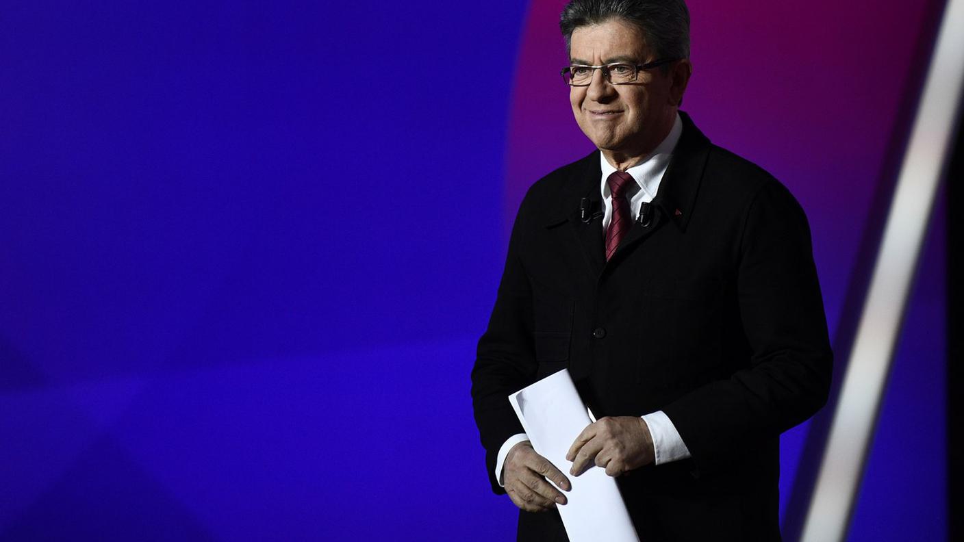 Jean-Luc Melenchon, al suo ingresso nello studio televisivo