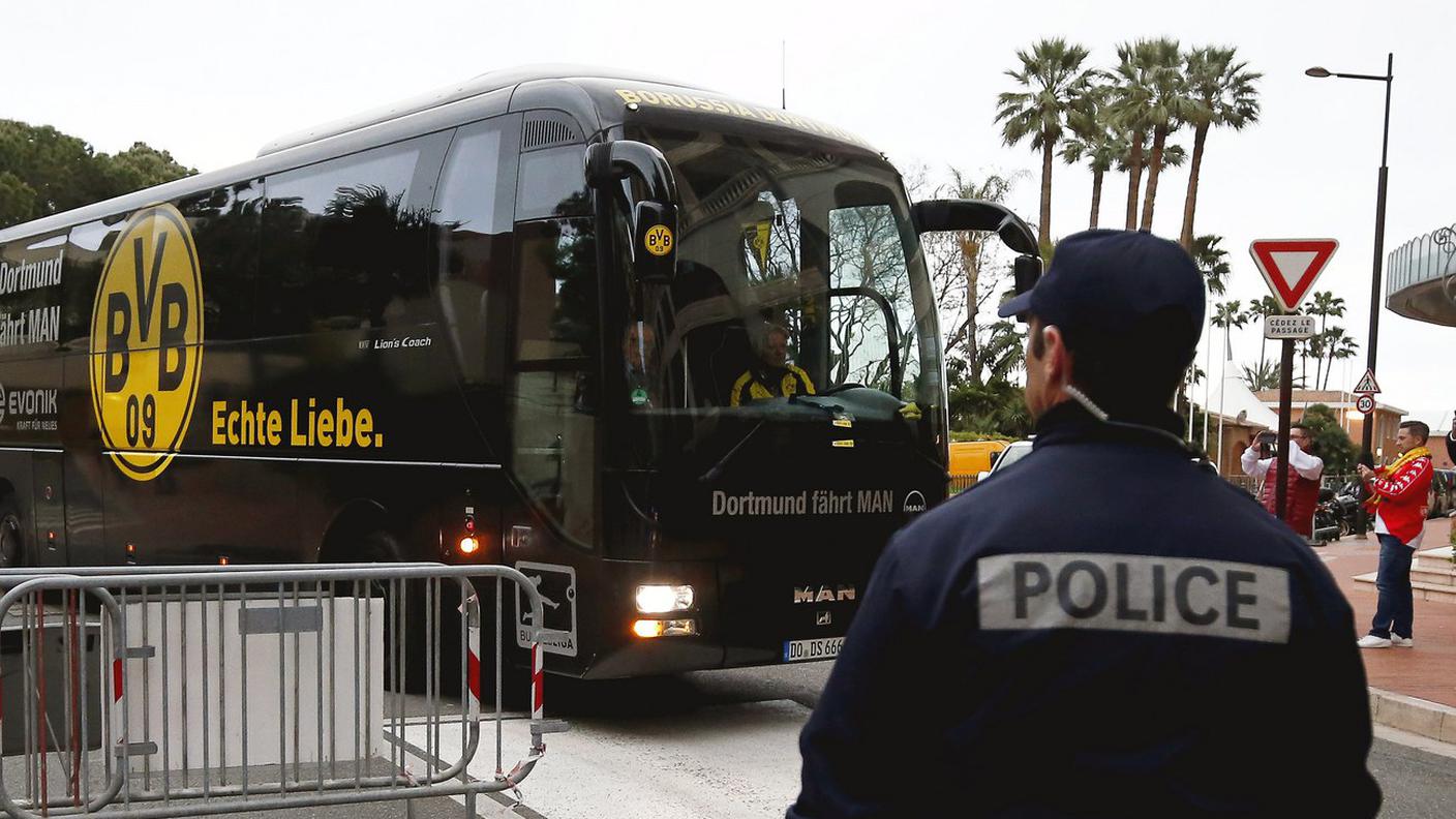 Il bus del Borussia in una foto d'archivio