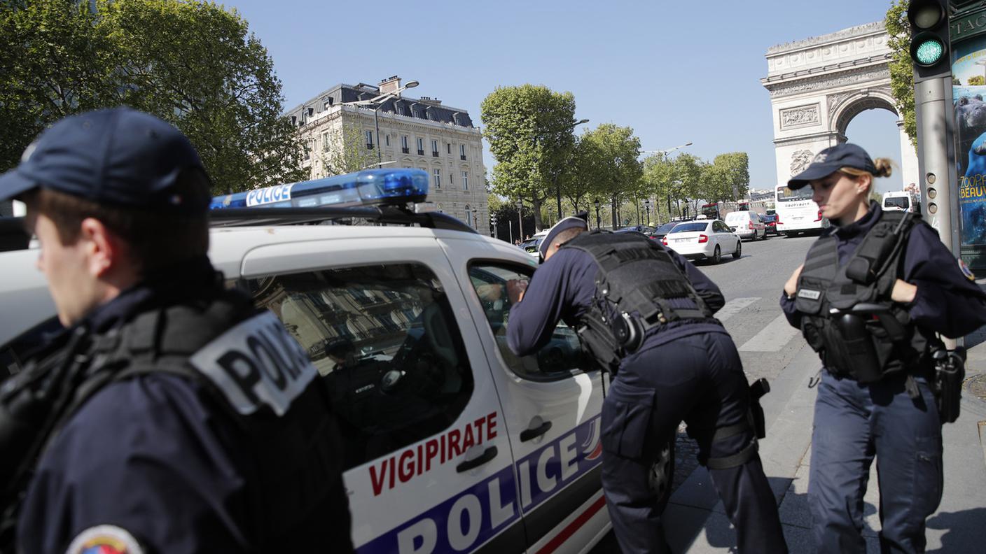 Il terrorista aveva minacciato alcuni poliziotti