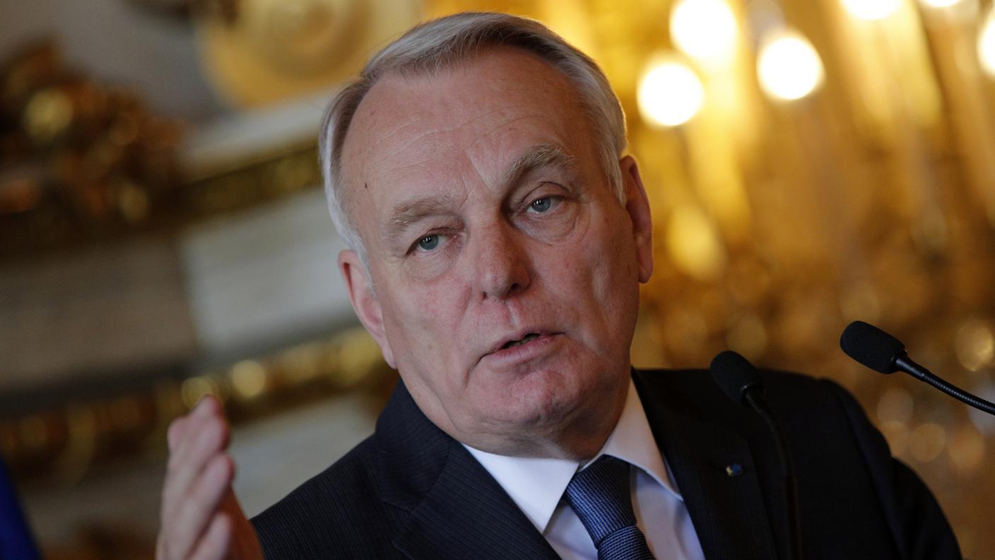 Il ministro degli Esteri francese Ayrault ha puntato il dito contro il regime siriano