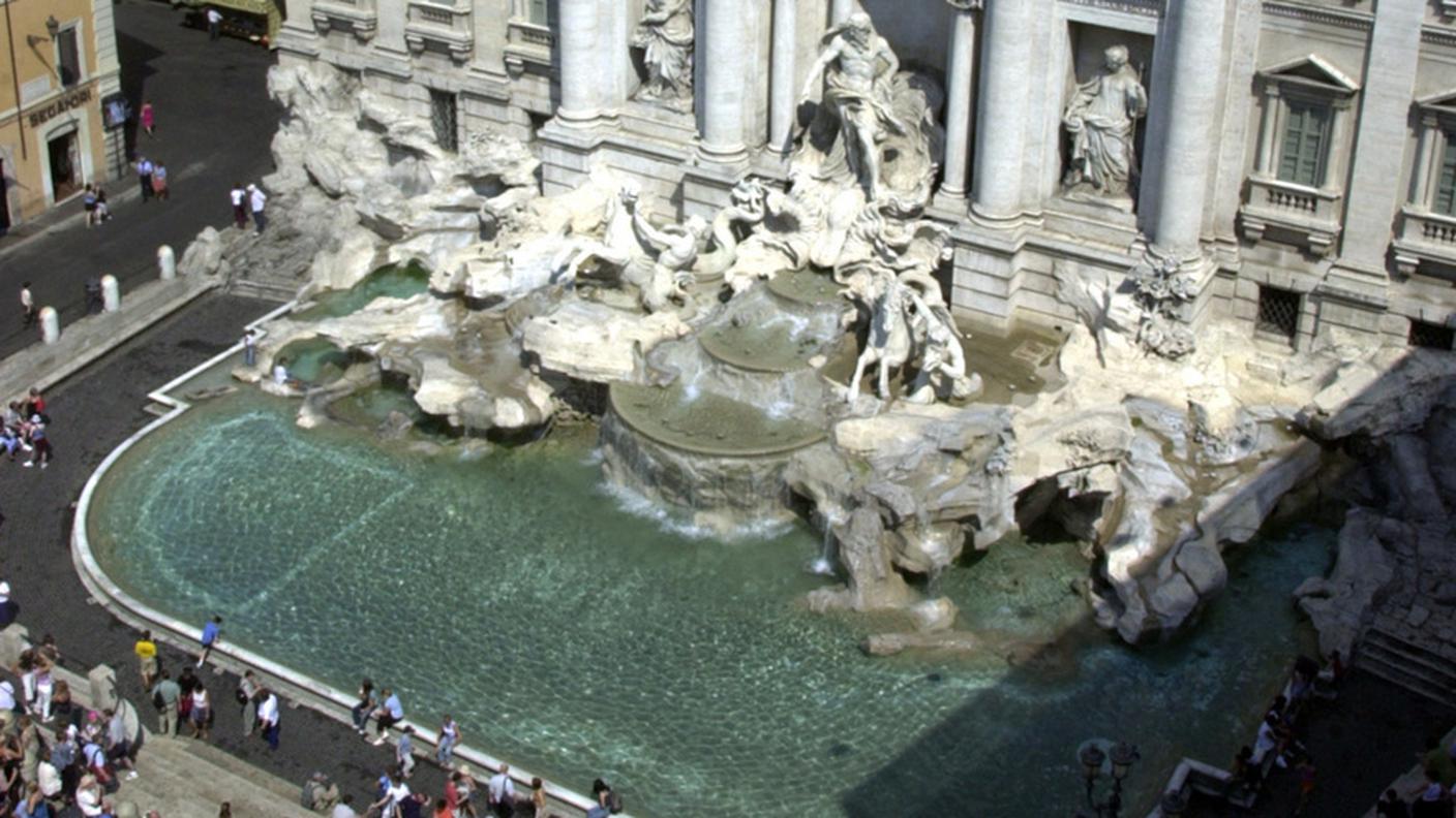Il divieto di immergersi, con tanto di multa, non è stato abbastanza dissuasivo