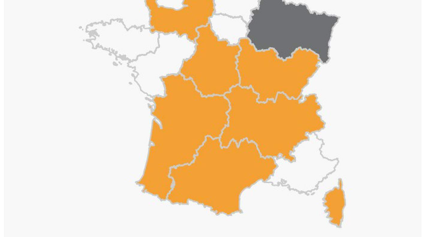 In arancione le regioni che hanno votato per Macron, in grigio per Le Pen