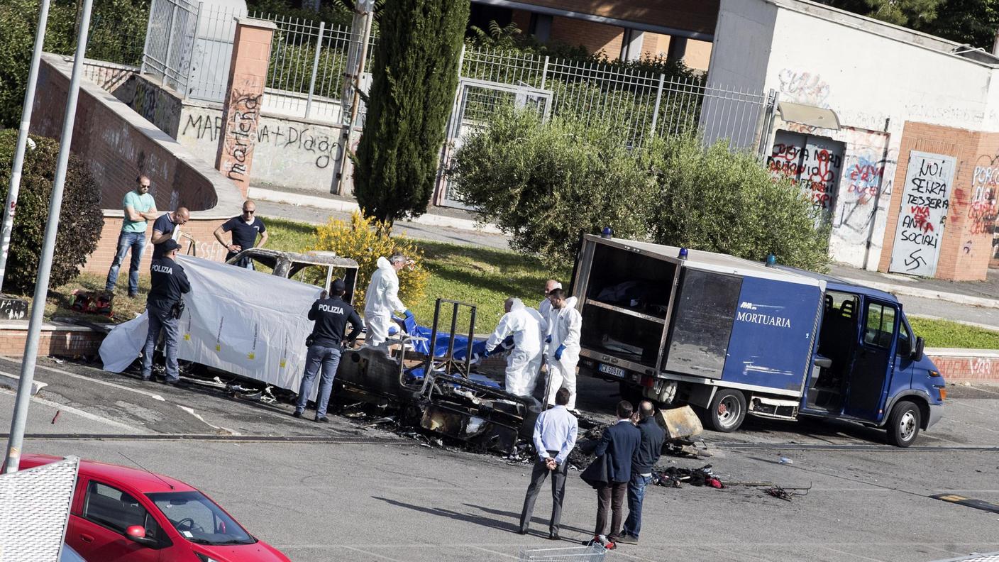 I genitori vivevano nel mezzo andato distrutto dal rogo con 11 figli