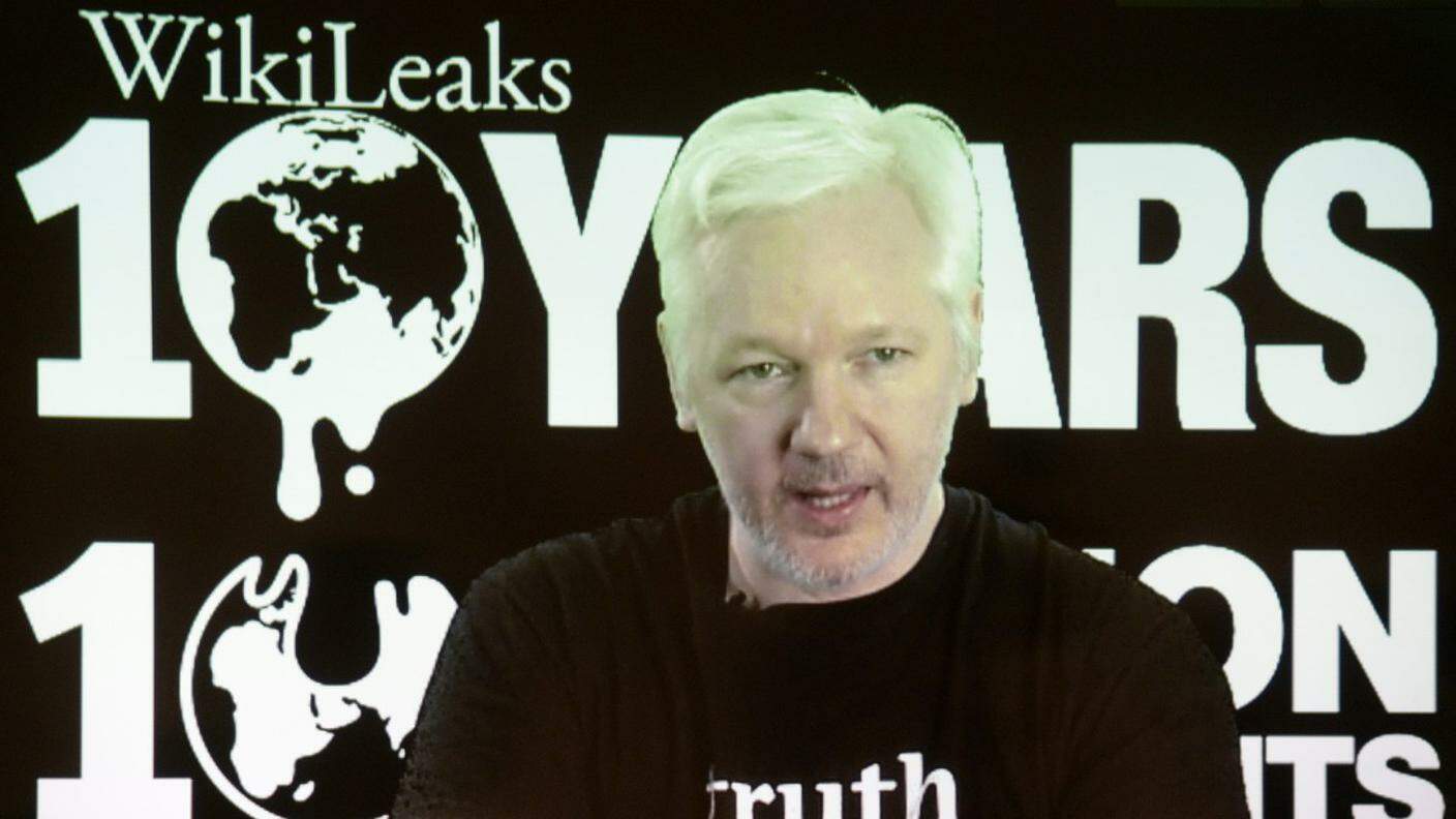 Assange sostiene che le accuse sono una montatura per punirlo dopo la diffusione dei documenti segreti