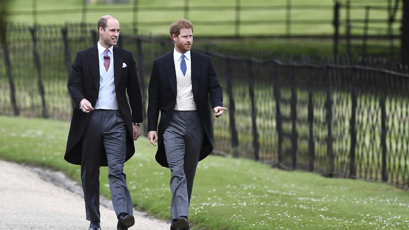 Il principe Harry arriva senza la fidanzata ma con il fratellone