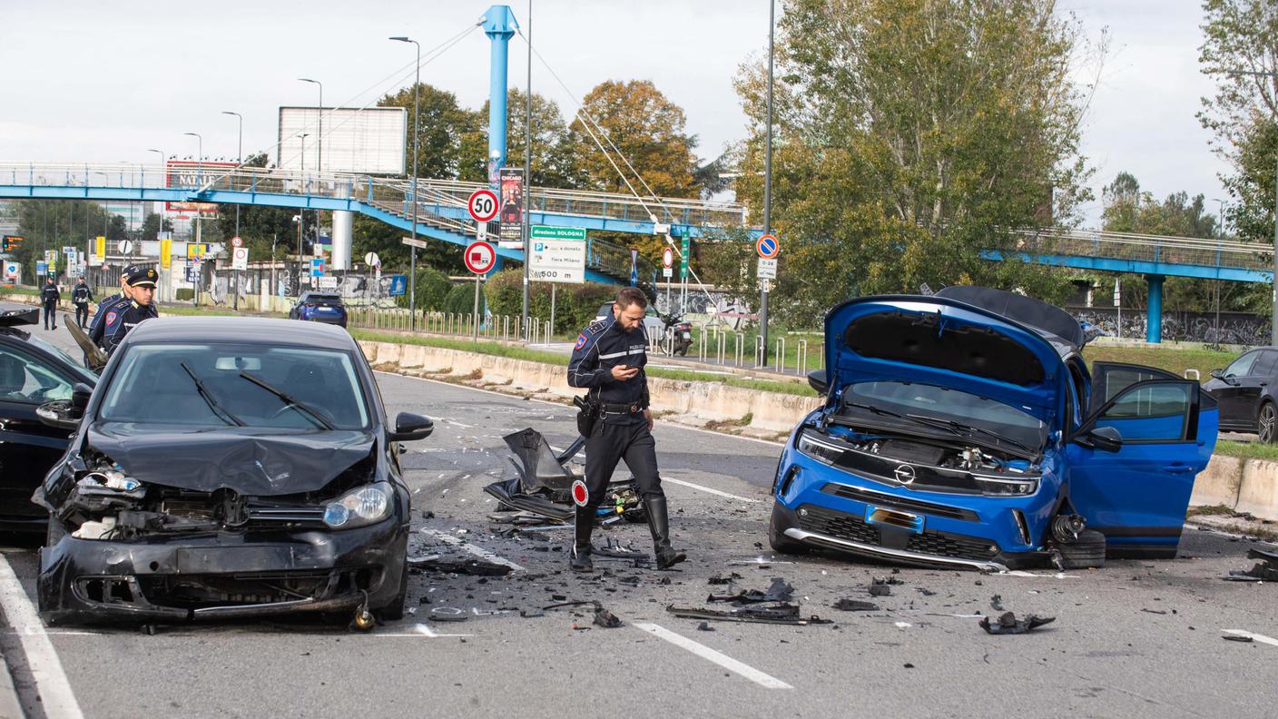 La polizia sul luogo dell'incidente avvenuto mercoledì a Milano