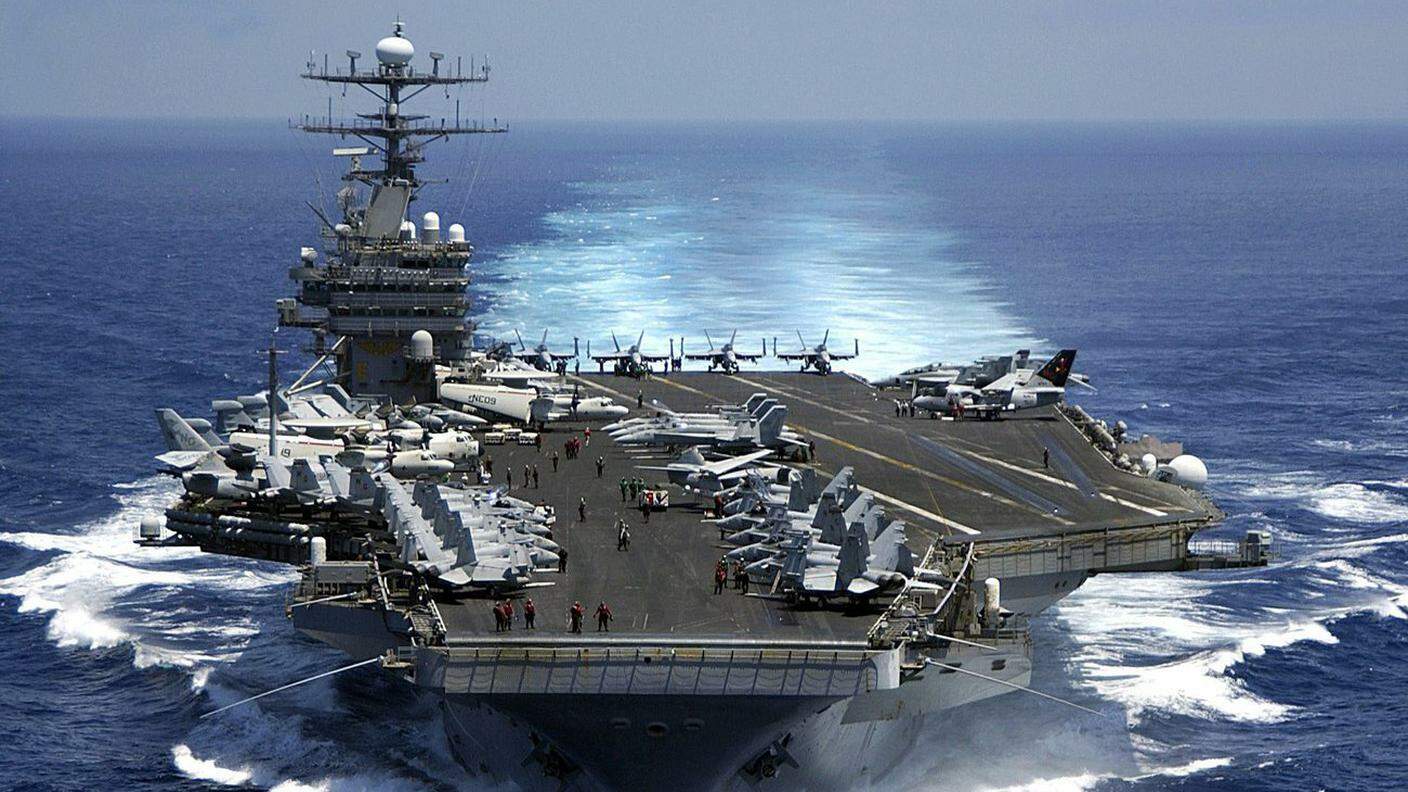 La USS Nimitz si unirà alla USS Carl Vinson (nella foto) e alla USS Ronald Reagan, già nell'area
