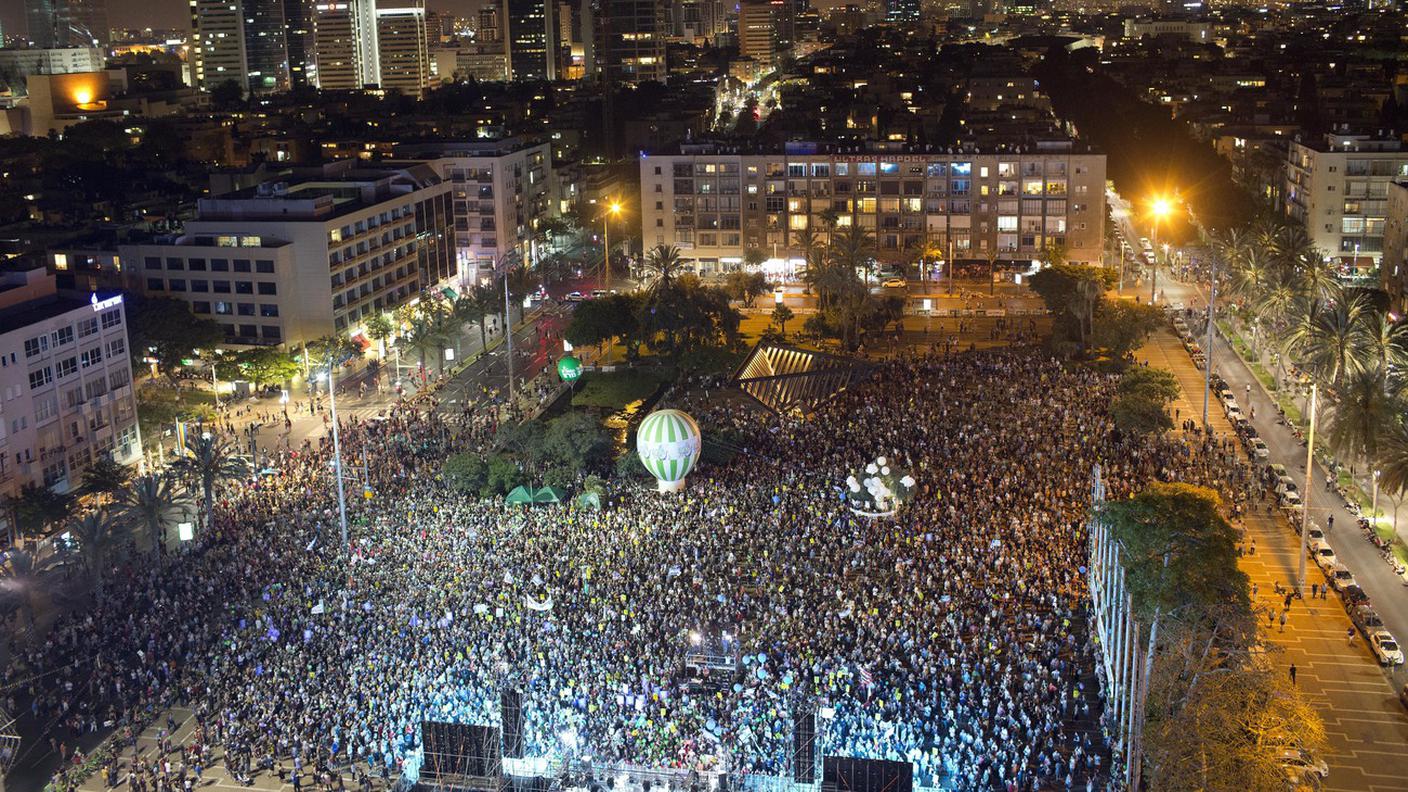 Alla manifestazione hanno aderito tutti i partiti dell' opposizione parlamentare