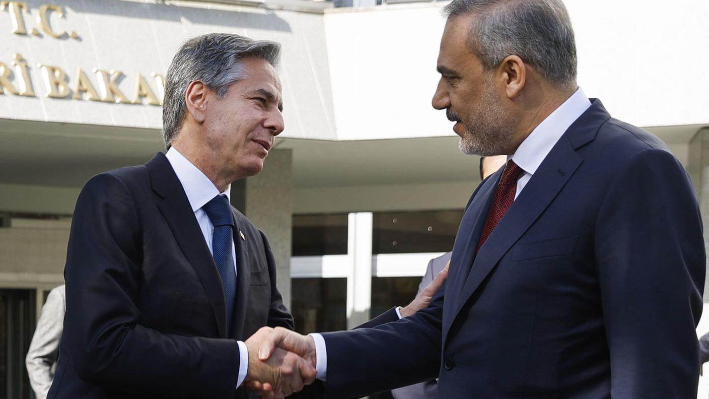 Il segretario di Stato americano Antony Blinken e il ministro degli Esteri turco Hakan Fidan 