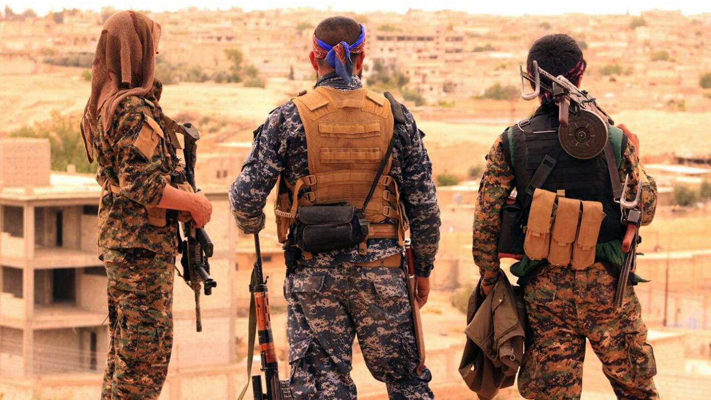 Pronti alla battaglia a Raqqa, roccaforte dell'IS