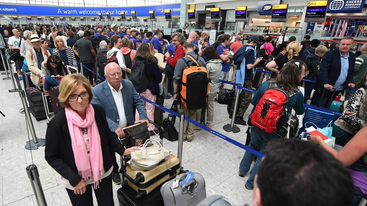 Molti passeggeri arrabbiati nel caos a Londra-Heathrow