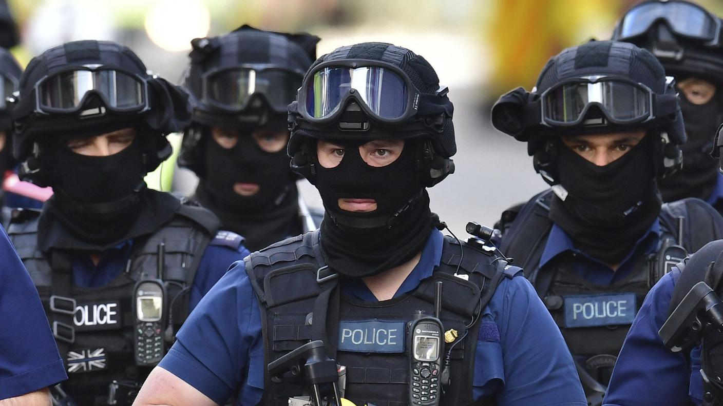 Agenti delle forze di pronto intervento