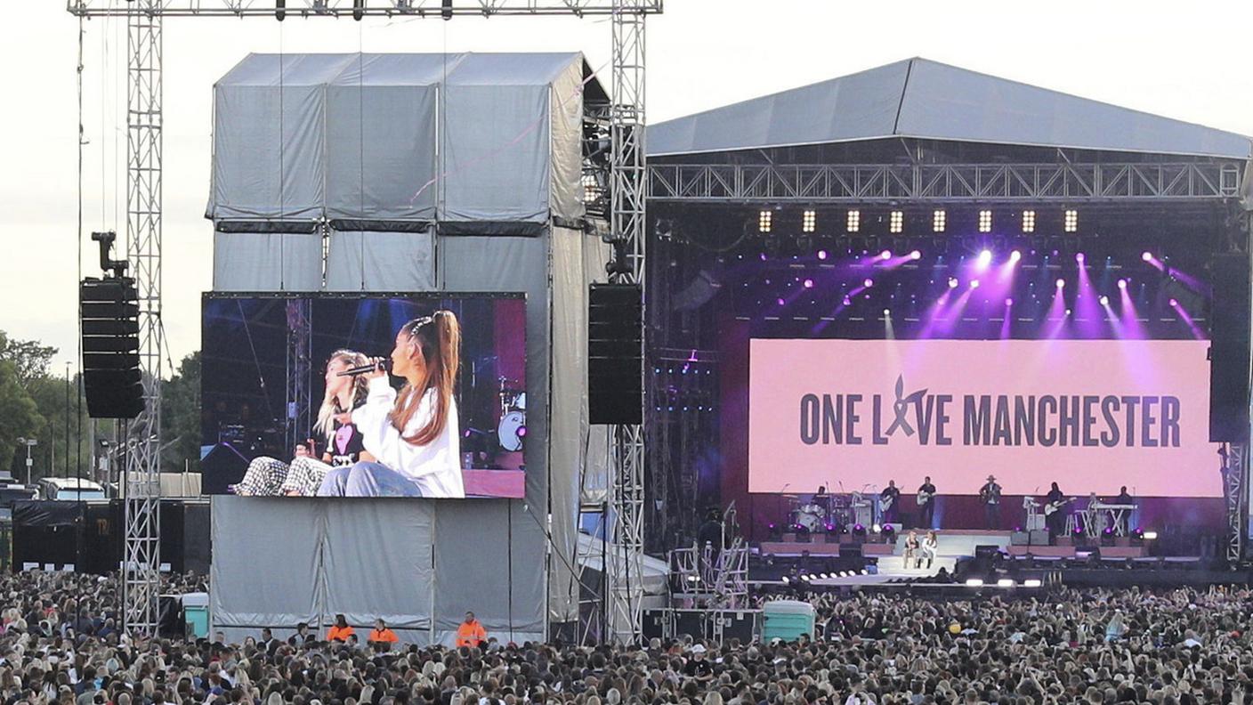 Un momento del concerto di Manchester