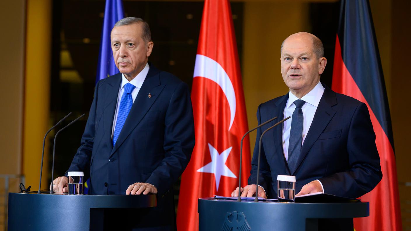 Il presidente turco Recep Tayyp Erdogan e il cancelliere tedesco Olaf Scholz