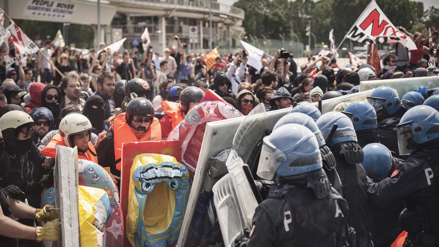 Manifestanti contro le "grandi navi"