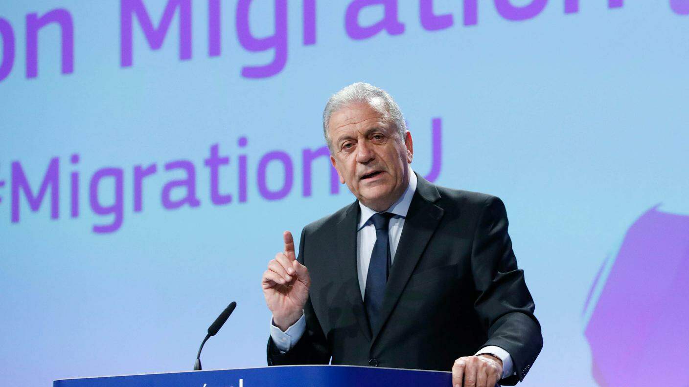 Il commissario Avramopoulos ricorda che i tre Paesi non hanno fatto granché sui migranti
