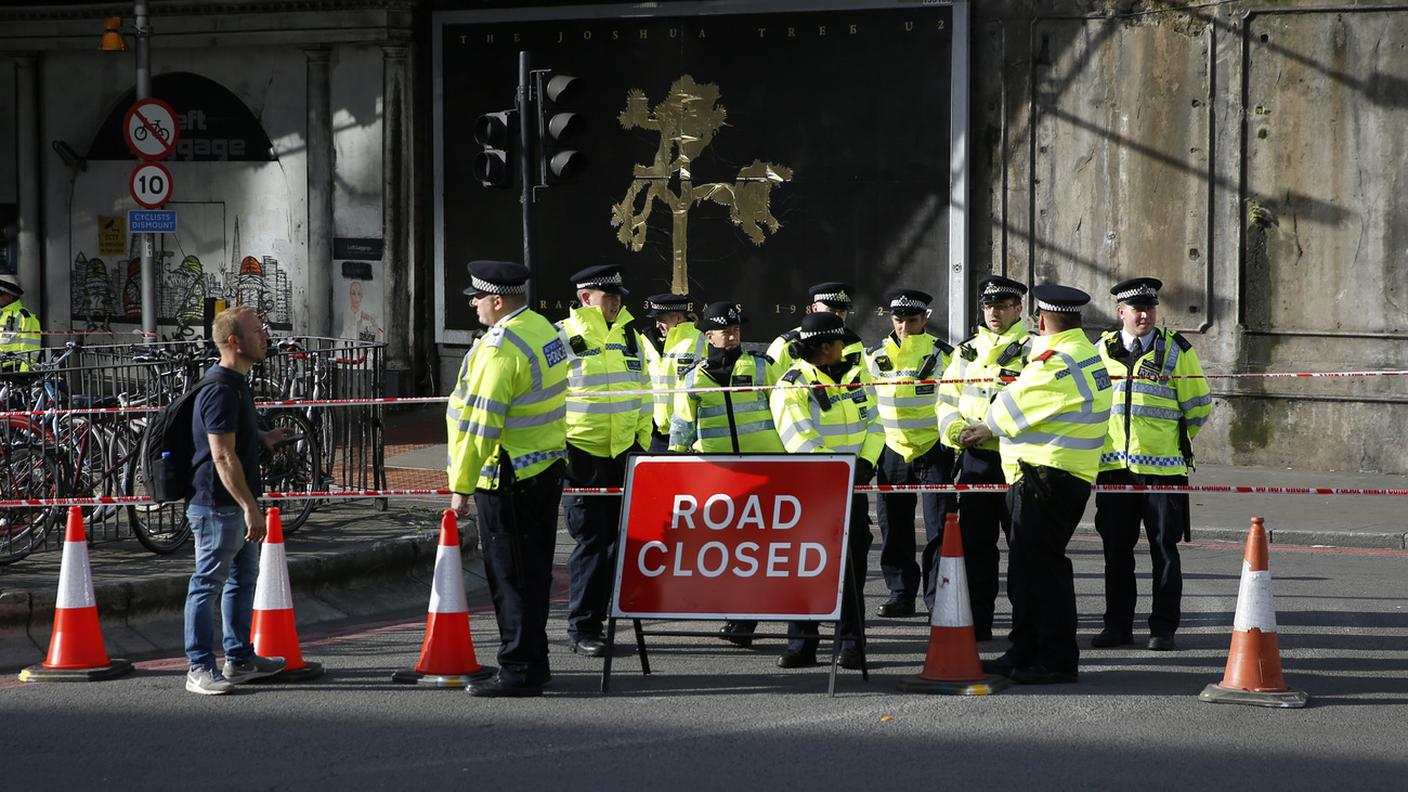 Le forze dell'ordine in presidio dopo l'attentato di Londra