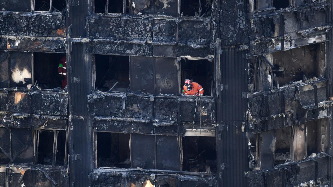 Le ricerche nella Grenfell Tower proseguono senza sosta