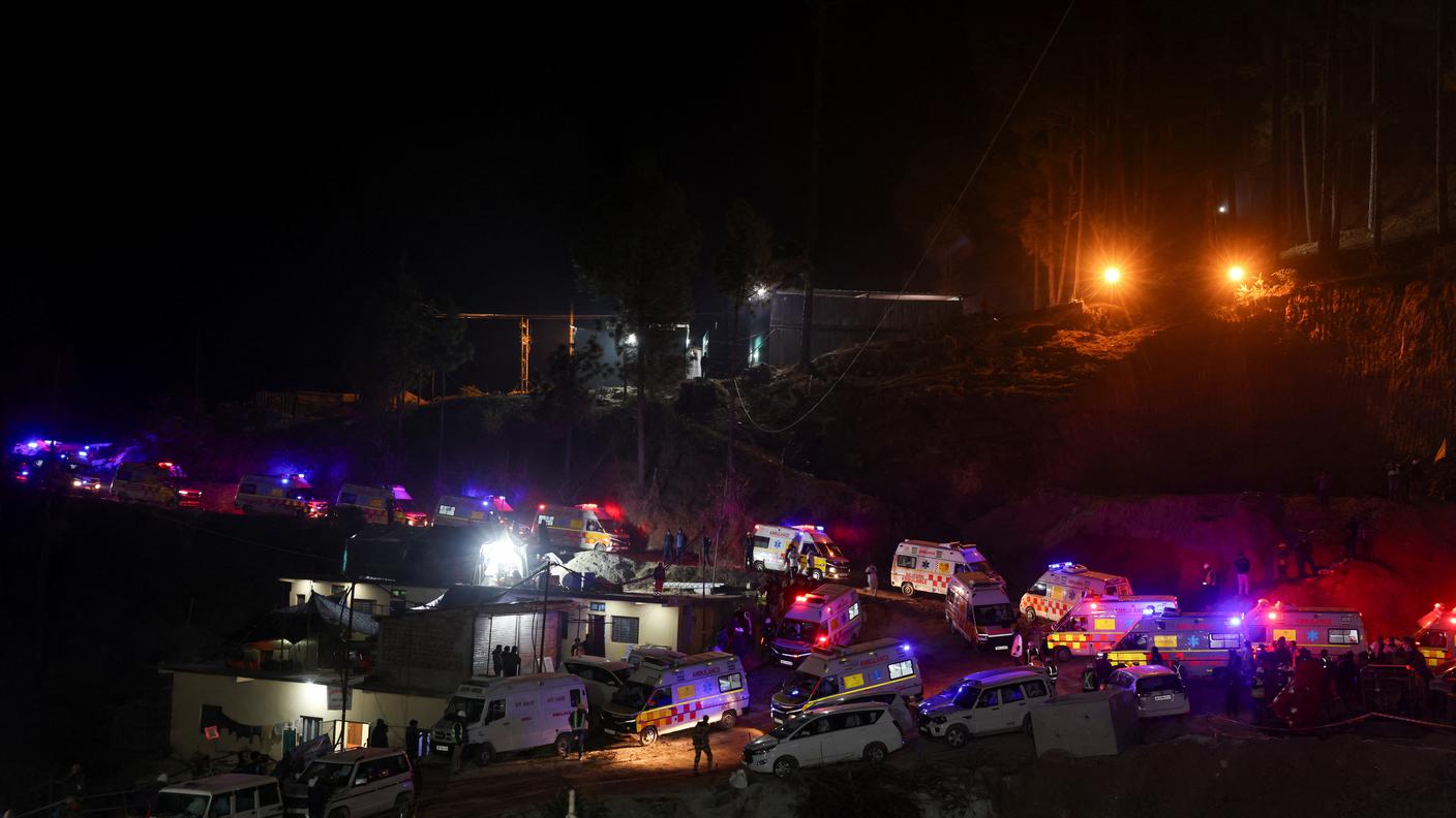 Le ambulanze nei pressi della zona di salvataggio