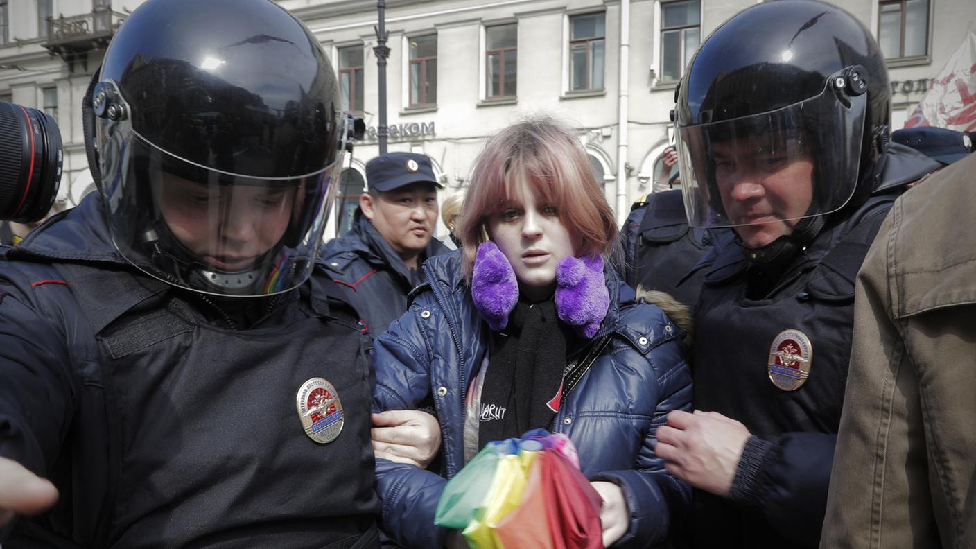 Un'attivista per i diritti di lesbiche e gay, arrestata a San Pietroburgo