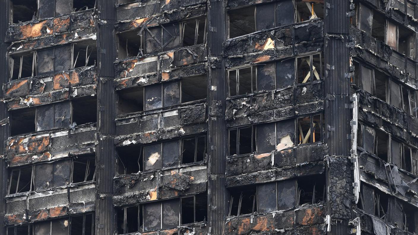 Un rivestimento che non ha resistito alle fiamme