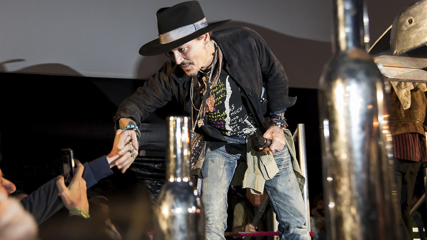 Dall'Inghilterra contro Trump: è bufera sull'attore Johnny Depp