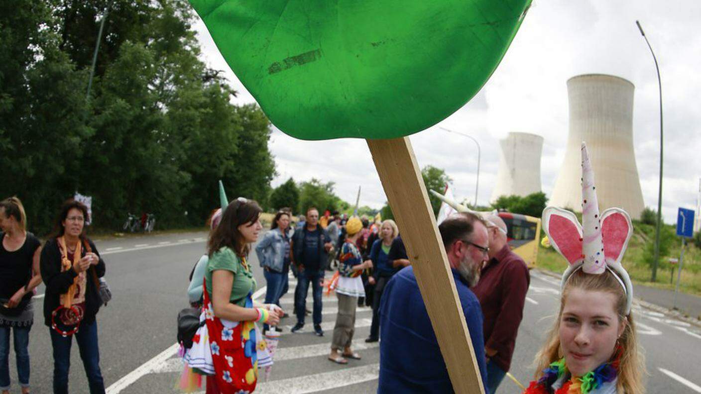 Una protesta lunga 90 chilometri per la chiusura di due centrali nucleari in Belgio
