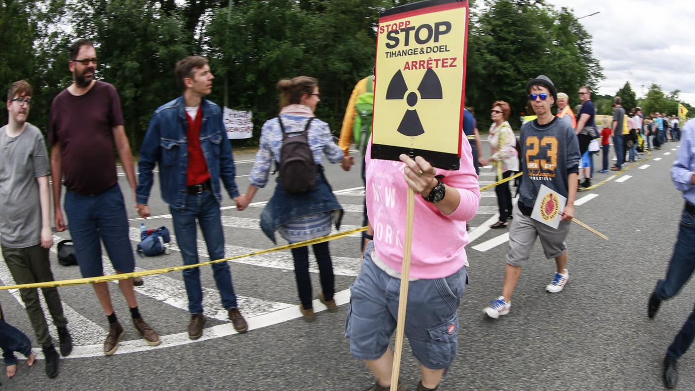 Una protesta lunga 90 chilometri per la chiusura di due centrali nucleari in Belgio