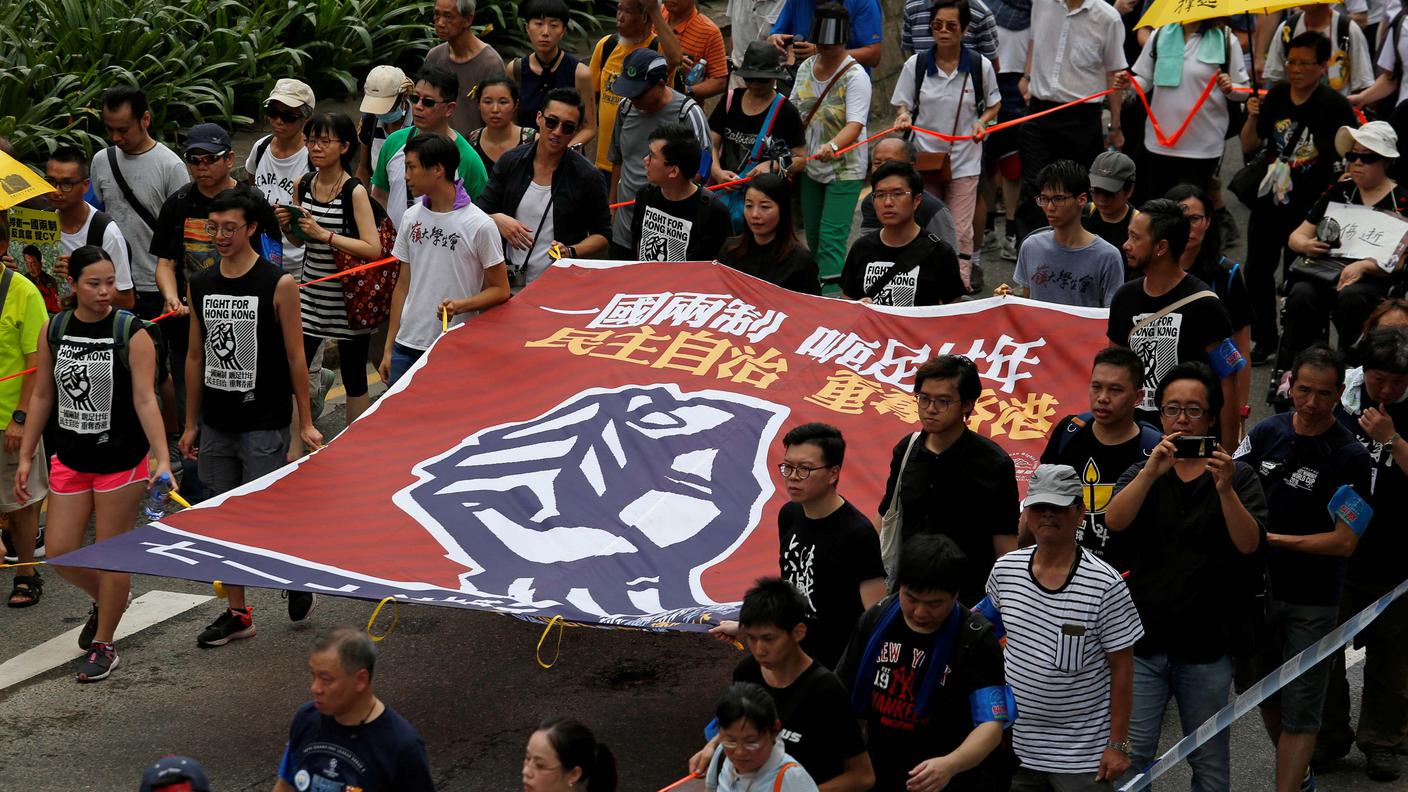 Un momento delle proteste contro la Cina sabato a Hong Kong