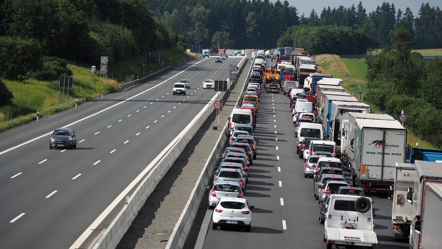 Il traffico è bloccato su svariati chilometri