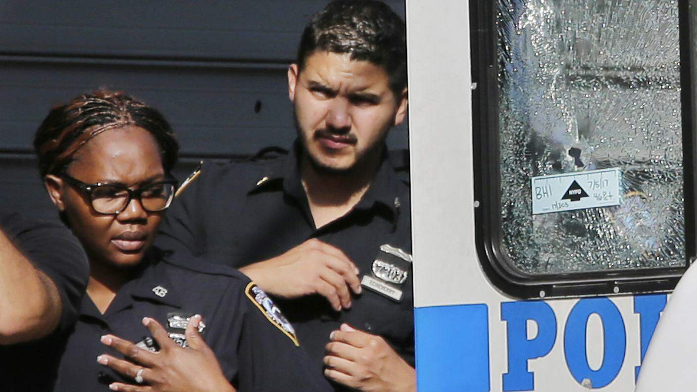 Una poliziotta è stata uccisa mercoledì nel Bronx