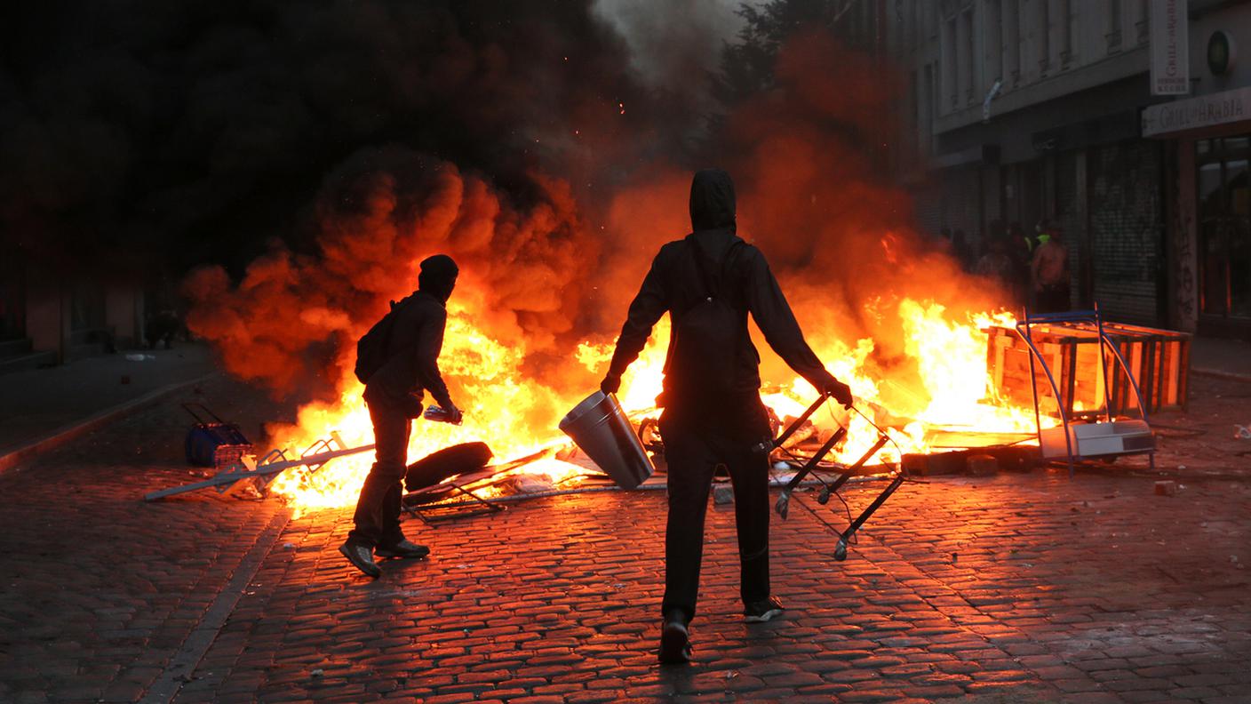 Scontri tra polizia e manifestanti