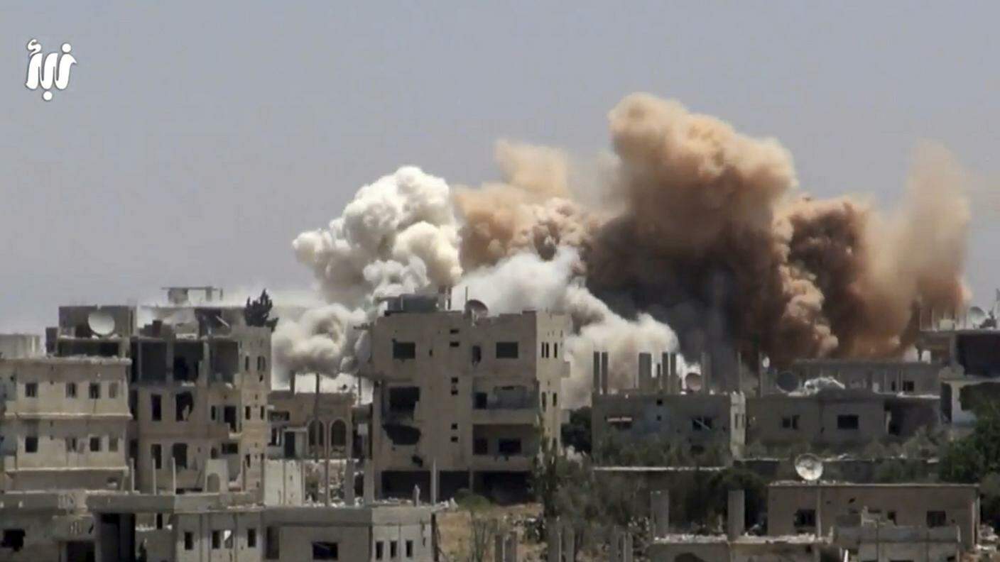 Bombardamento governativo a Daraa City nel giugno scorso