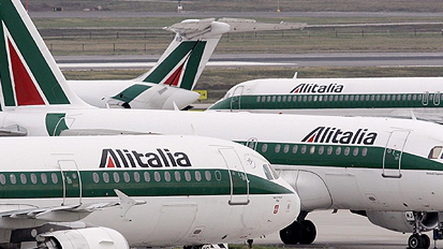 Azione di protesta contro le iniziative della direzione della compagnia aerea.