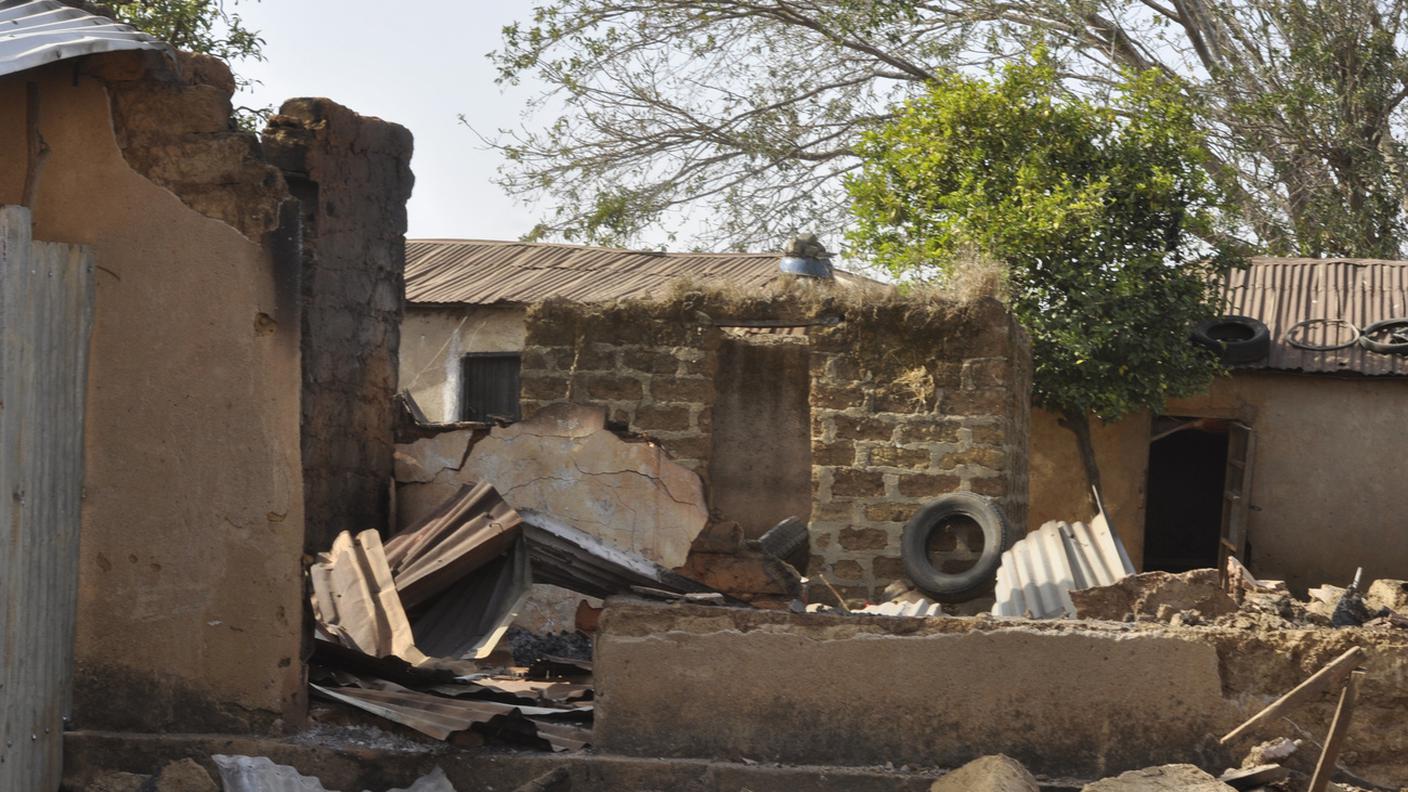 Una casa bruciata dai gruppi armati durante uno degli attacchi a Bokkos, nella zona nord-centrale del Paese