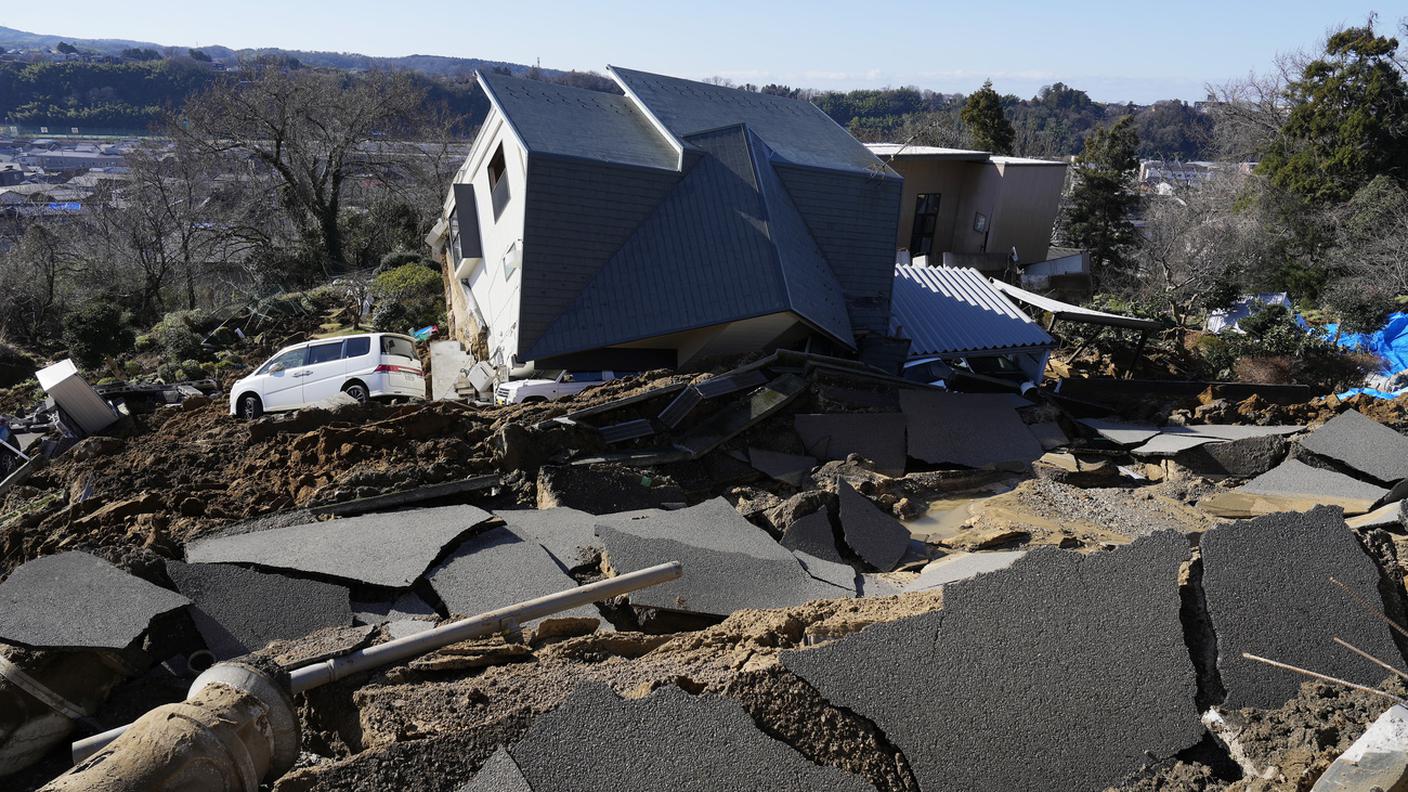 La devastazione provocata dal terremoto nella prefettura di Ishikawa